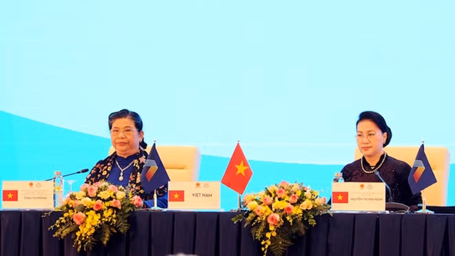 Chủ tịch Quốc hội Nguyễn Thị Kim Ngân, Chủ tịch AIPA 2020 chủ trì Phiên họp toàn thể lần thứ 2.