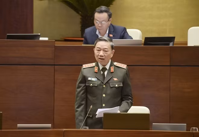 Bộ trưởng Tô Lâm giải trình tại hội trường.