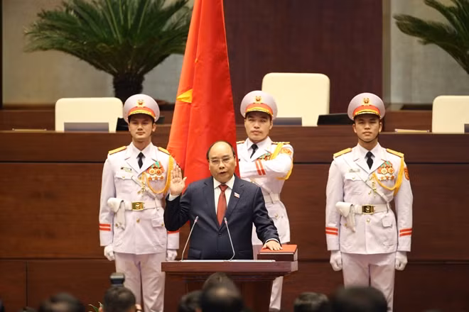 Chủ tịch nước Nguyễn Xuân Phúc tuyên thệ trước Quốc hội.
