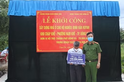Trung đoàn CSCĐ Đông Bắc ủng hộ 150 triệu đồng xây nhà tình thương tại Quảng Ninh