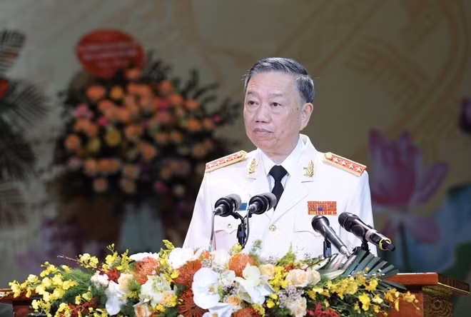Bộ trưởng Tô Lâm trình bày diễn văn kỷ niệm.