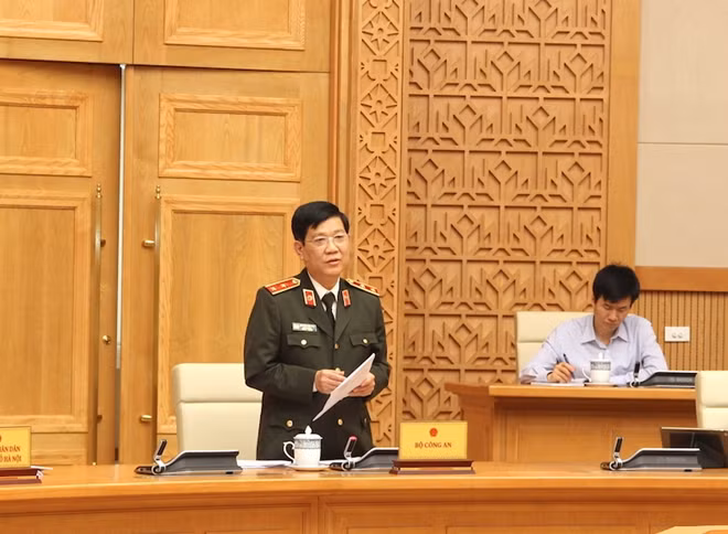 Thứ trưởng Nguyễn Văn Sơn phát biểu tại cuộc họp.