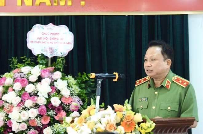 Trung tướng Mai Văn Hà phát biểu chỉ đạo đại hội.