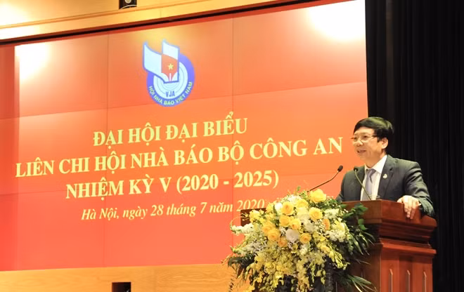 Đồng chí Hồ Quang Lợi phát biểu tại đại hội.