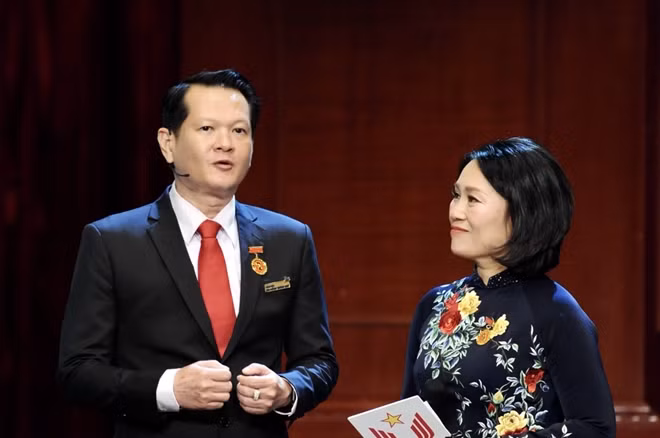 Các điển hình tiên tiến giao lưu tại đại hội.