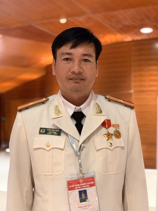 Thiếu tá Trần Văn Thủy.