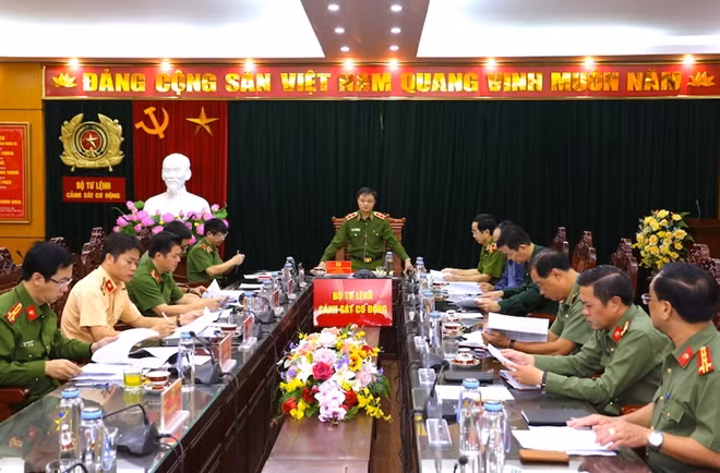 Trung tướng Phạm Quốc Cương phát biểu tại cuộc họp.