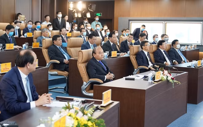 Thủ tướng Nguyễn Xuân Phúc với các đại biểu dự buổi lễ.