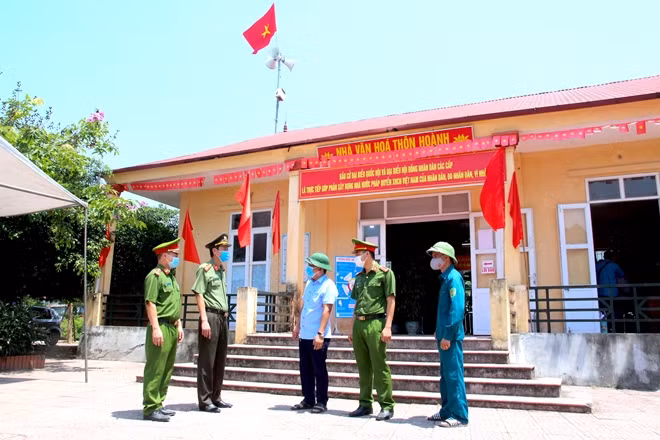 Công an huyện Mỹ Đức, Hà Nội phối hợp lực lượng chức năng kiểm tra công tác bảo đảm ANTT phục vụ ngày bầu cử.