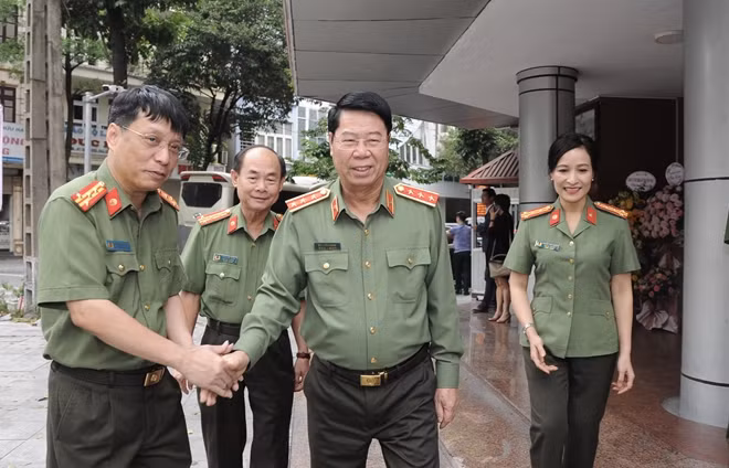 Đại tá Phạm Khải trân trọng cảm ơn sự quan tâm, tình cảm thân tình và những ý kiến chỉ đạo, động viên của Thứ trưởng Bùi Văn Nam.