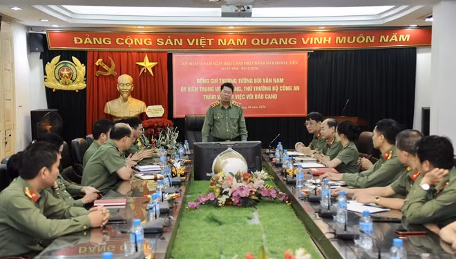 Toàn cảnh buổi làm việc.