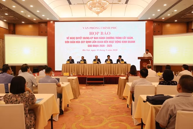 Toàn cảnh họp báo.