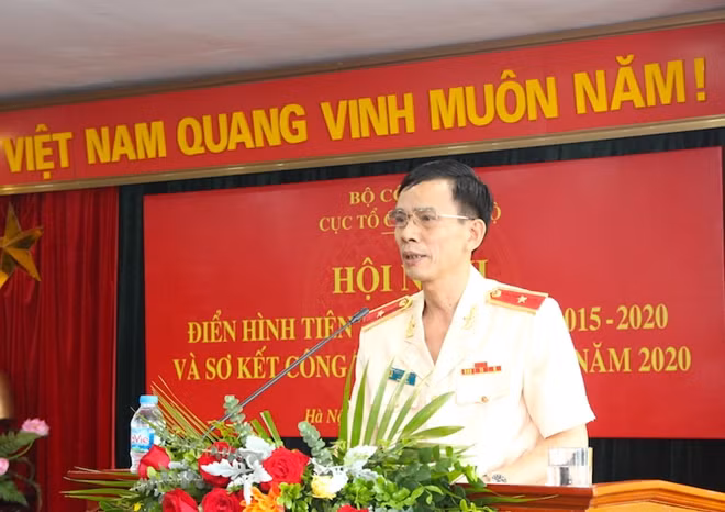 Thiếu tướng Hoàng Đức Lừng phát biểu tại hội nghị.