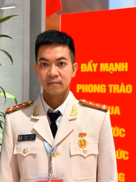 Đại úy Lê Việt Trường.