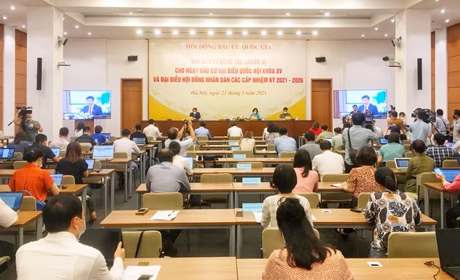 Toàn cảnh buổi họp báo.
