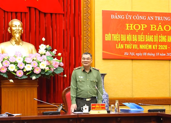 Thiếu tướng Tô Ân Xô trả lời tại họp báo.