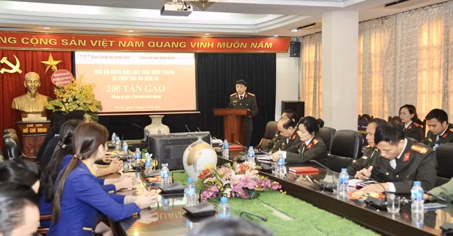 Đại tá Phạm Khải, Tổng Biên tập Báo CAND phát biểu tại buổi lễ.