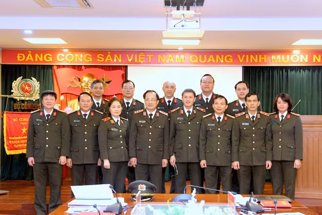 Thứ trưởng Nguyễn Văn Thành với các đại biểu tham dự hội nghị.
