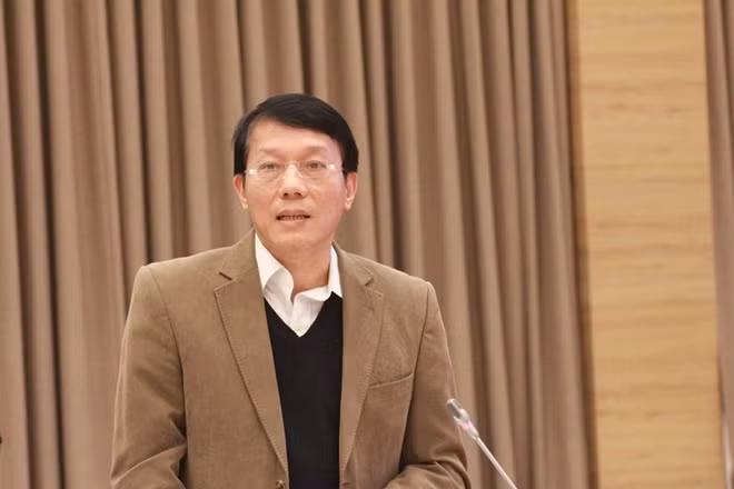 Thứ trưởng Lương Tam Quang trả lời câu hỏi của báo chí.