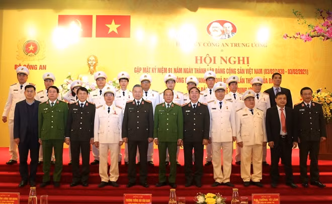 Bộ trưởng Tô Lâm với các đại biểu tham dự hội nghị.