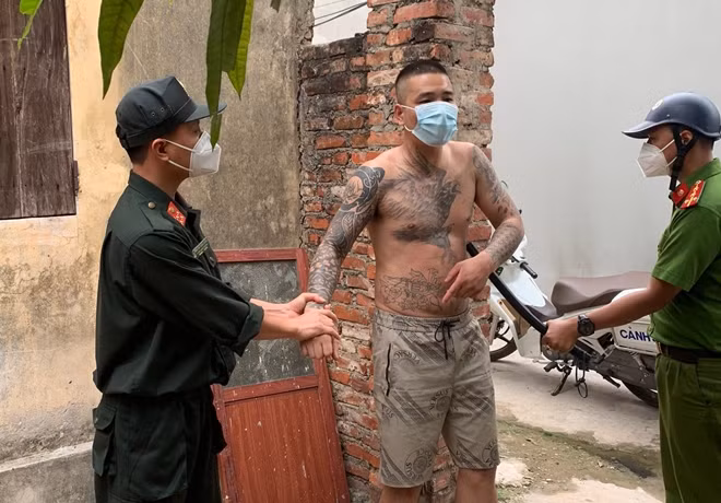 CSCĐ Trung đoàn Bắc Trung Bộ phối hợp bắt giữ đối tượng đâm người phụ nữ bị thương.