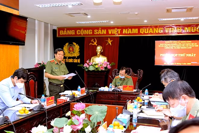 Trung tướng Đào Gia Bảo công bố Kế hoạch số 193 và Quyết định thành lập Ban Chỉ đạo, Tổ Biên tập.