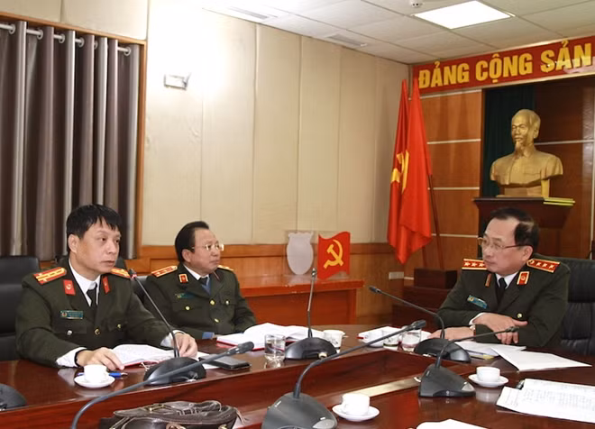 Đại tá Phạm Quang Khải, Tổng Biên tập Báo CAND phát biểu tại buổi làm việc.