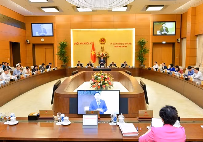 Toàn cảnh phiên họp.