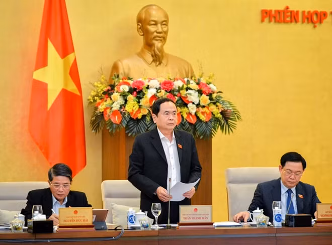 Phó Chủ tịch Thường trực Quốc hội Trần Thanh Mẫn thảo luận tại phiên họp.