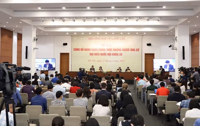 Toàn cảnh họp báo.