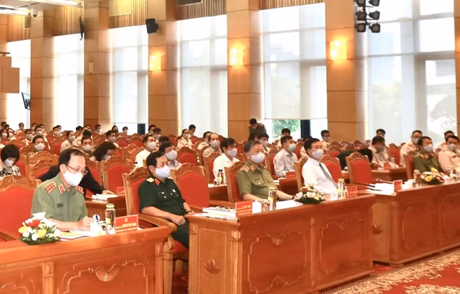 Thường trực Ban Bí thư Võ Văn Thưởng, Bộ trưởng Tô Lâm với các đại biểu tham dự hội nghị.