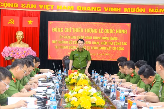 Thứ trưởng Lê Quốc Hùng phát biểu chỉ đạo tại buổi làm việc với Trung đoàn CSBV mục tiêu Chính trị, kinh tế, văn hóa xã hội, khoa học - kỹ thuật.
