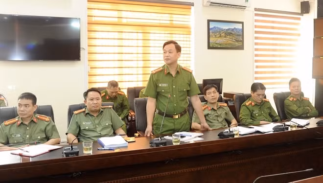Các đại biểu phát biểu tại buổi làm việc.