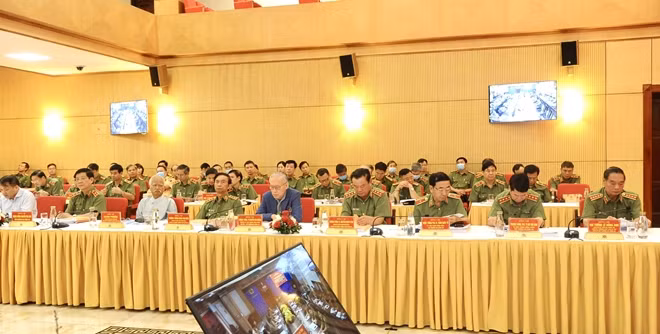 Các đại biểu tham dự hội thảo.