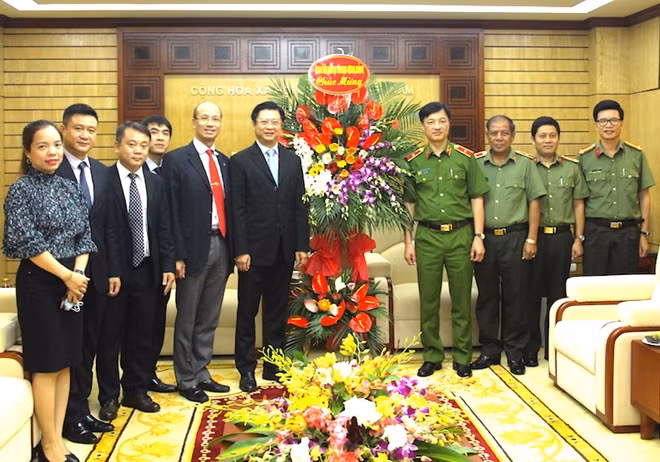 Đoàn Ban Đối ngoại Trung ương chúc mừng Bộ Công an.