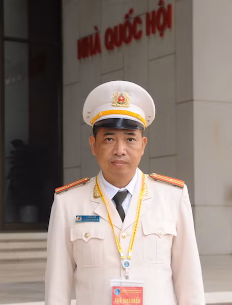 Thiếu tá Y Cảnh Niê. Thiếu tá Y Cảnh Niê.