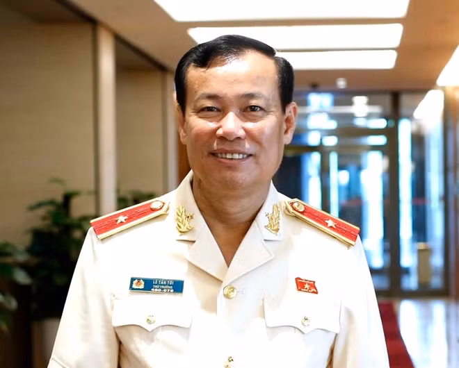 Thứ trưởng Lê Tấn Tới được giới thiệu bầu Chủ nhiệm Ủy ban Quốc phòng và An ninh.