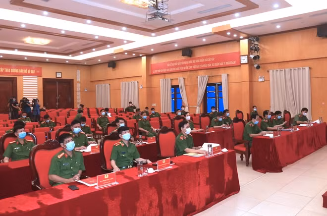 Các đại biểu tham dự hội nghị.