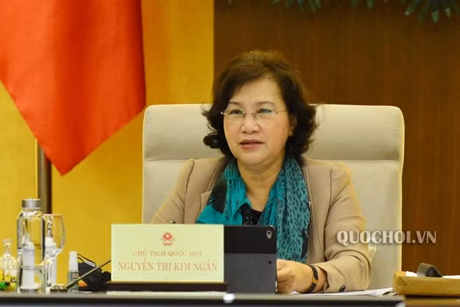 Chủ tịch Quốc hội Nguyễn Thị Kim Ngân phát biểu tại phiên họp.