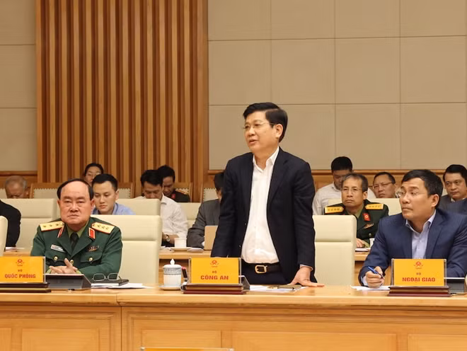 Thứ trưởng Nguyễn Văn Sơn phát biểu tại cuộc họp.