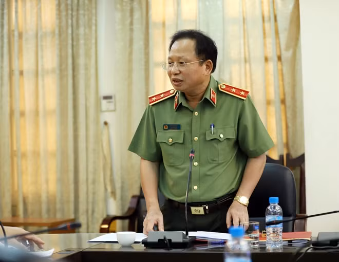 Trung tướng Mai Văn Hà phát biểu tại buổi làm việc.