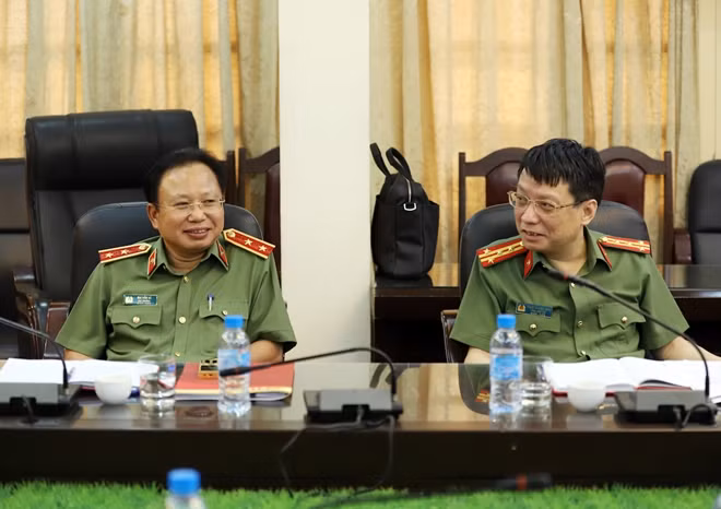 Trung tướng Mai Văn Hà, Đại tá Phạm Khải tại buổi làm việc.
