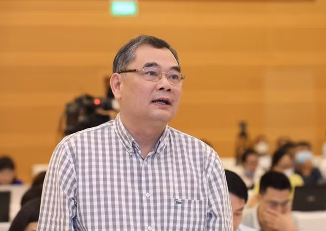 Thiếu tướng Tô Ân Xô trả lời tại họp báo.