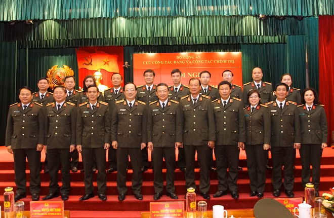 Thứ trưởng Nguyễn Văn Thành với các đại biểu tham dự hội nghị.