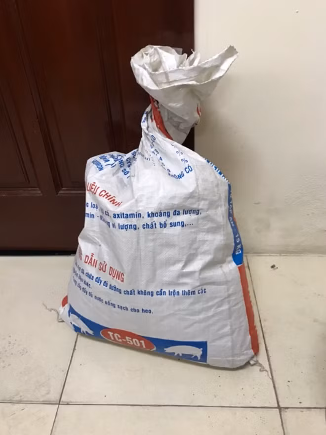 Ma tuý đá được nguỵ trang trong bao tải dứa.
