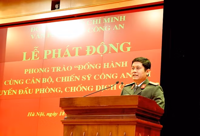 Đại tá Nguyễn Hồng Nguyên phát động tại buổi lễ.