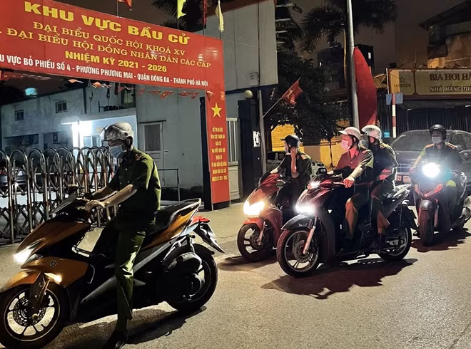 CBCS cắm chốt và tham gia tuần tra kiểm soát trong ngày bầu cử.