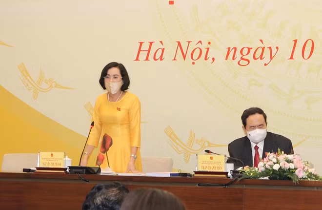 Trưởng Ban Công tác đại biểu Nguyễn Thị Thanh trả lời tại họp báo.