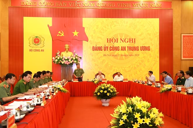 Tổng Bí thư, Chủ tịch nước Nguyễn Phú Trọng và Thủ tướng Chính phủ Nguyễn Xuân Phúc tham dự hội nghị.