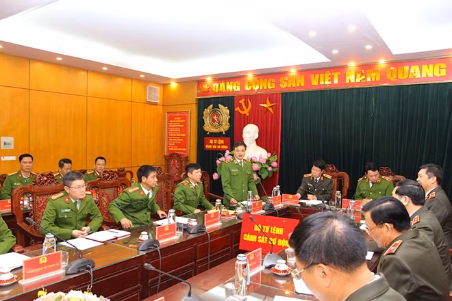 Trung tướng Phạm Quốc Cương, Tư lệnh CSCĐ phát biểu tại buổi kiểm tra.